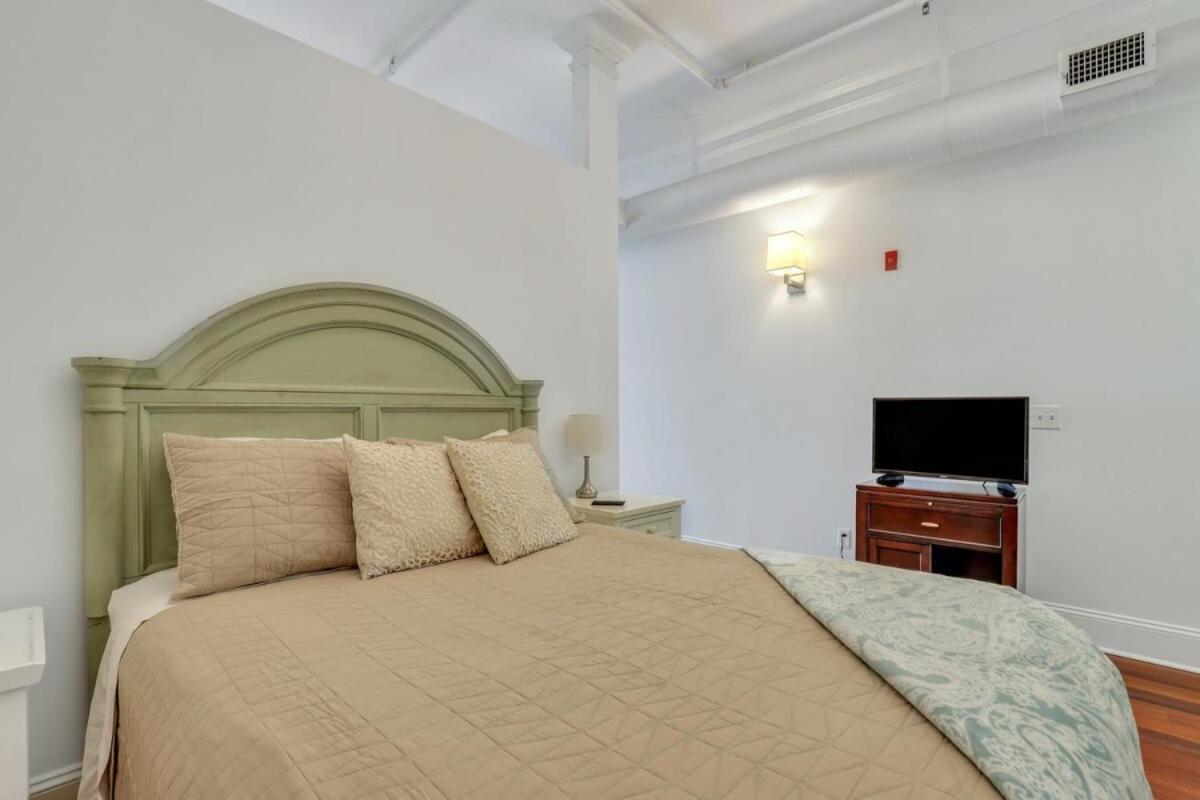 Knockout Loft- Near Plant Riverside Apartmán