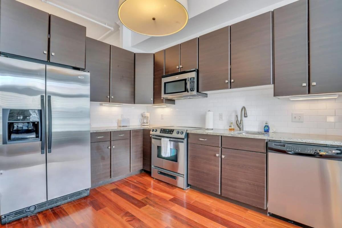 Knockout Loft- Near Plant Riverside Apartamento